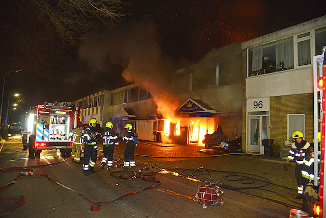 2018/47/20180218-02u16 GB 016 Zeer grote brand Jan van Gentstraat.jpg